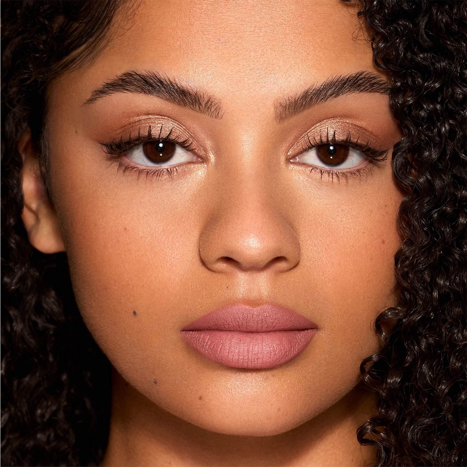 CLOUD KISS MATTE LIP MOUSSE BY ICONIC LONDON ( MOUSSE LABIAL)
